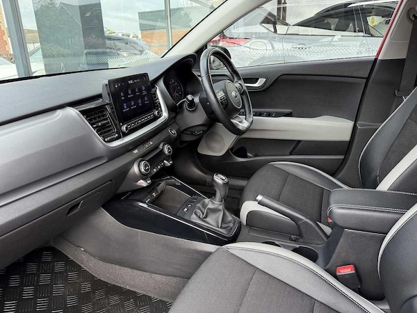 Used Kia Stonic 2021 for sale - 76270463: Photo 2