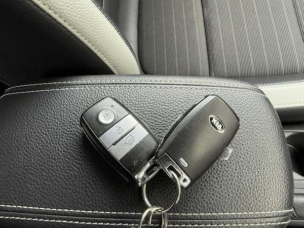 Used Kia Stonic 2021 for sale - 76270463: Photo 45