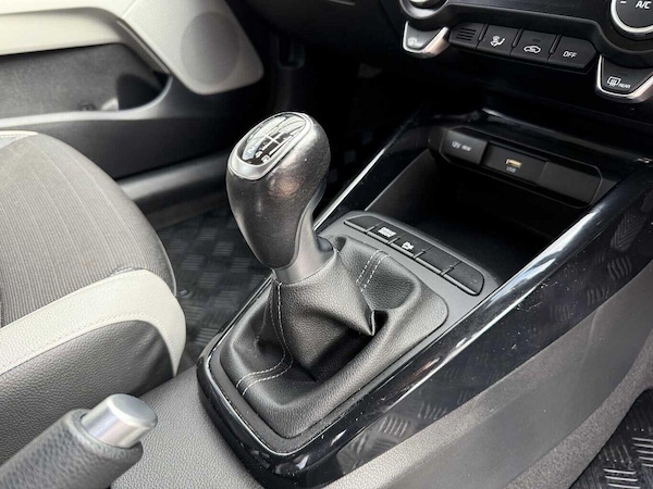 Used Kia Stonic 2021 for sale - 76270463: Photo 6