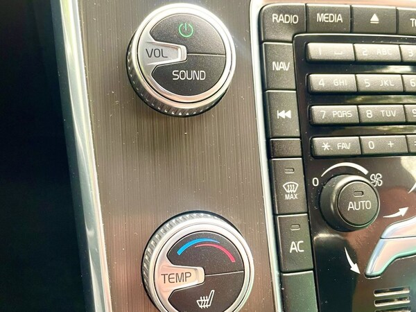 Used Volvo V60 2015 for sale - 75527395: Photo 18