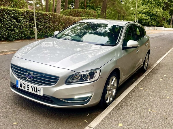 Used Volvo V60 2015 for sale - 75527395: Photo 3