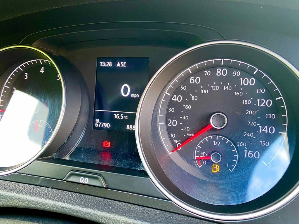 Used Volkswagen Golf 2017 for sale - 76496774: Photo 10