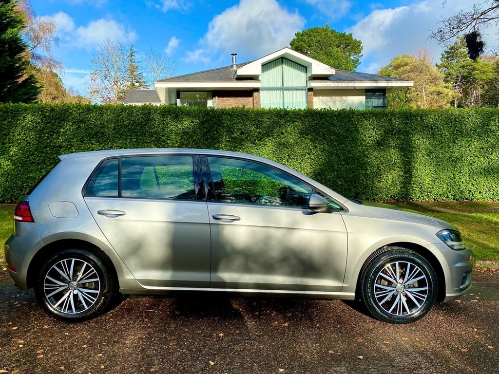 Used Volkswagen Golf 2017 for sale - 76496774: Photo 8