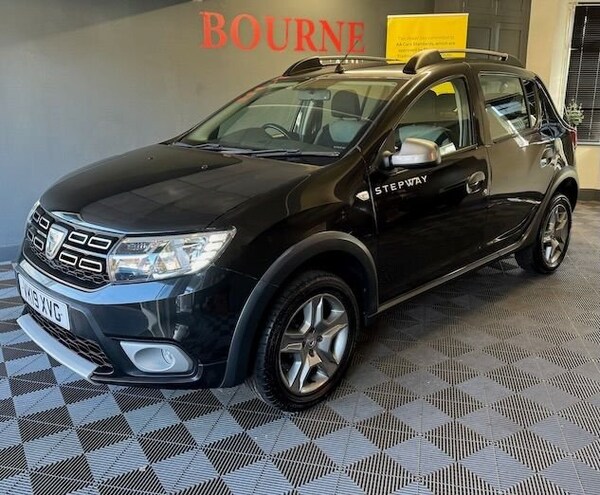 Used Dacia Sandero Stepway 2019 for sale - 75800877: Photo 2