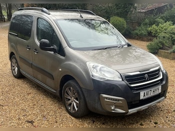 2017 (17) - 1.2 PureTech 110 Outdoor 5dr