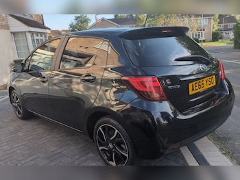 Used Toyota Yaris 2015 for sale - 79089587: Photo
