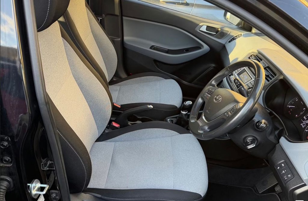 Used Hyundai i20 2015 for sale - 76900745: Photo 4