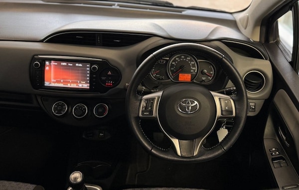 Used Toyota Yaris 2015 for sale - 76210793: Photo 18