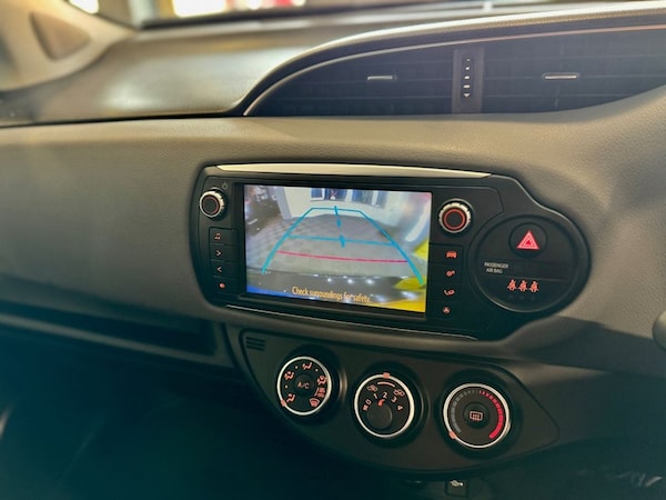 Used Toyota Yaris 2015 for sale - 76210793: Photo 21