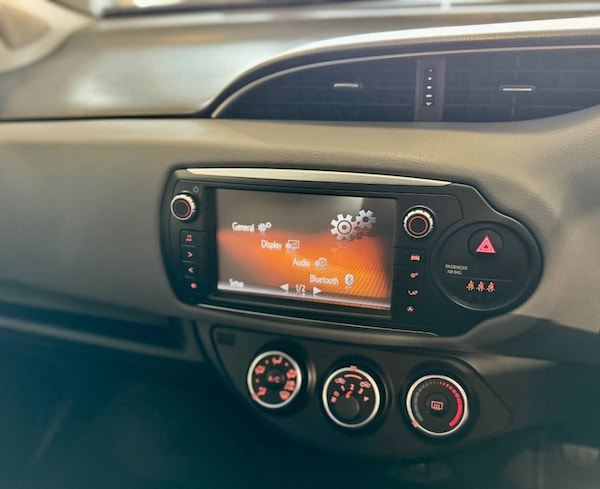 Used Toyota Yaris 2015 for sale - 76210793: Photo 22