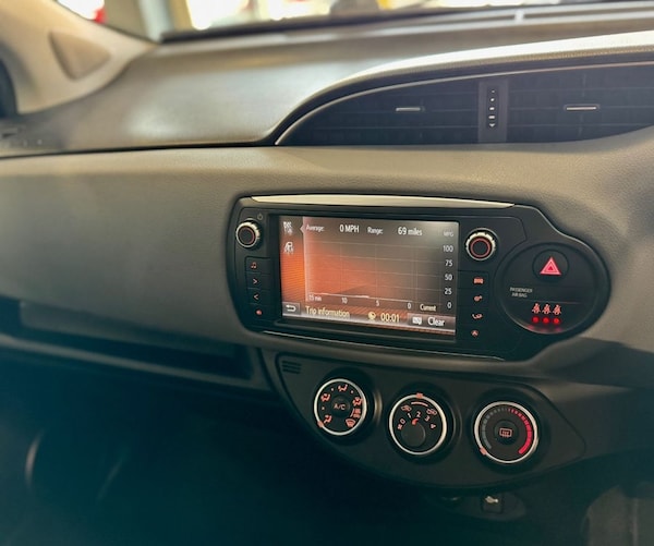 Used Toyota Yaris 2015 for sale - 76210793: Photo 25