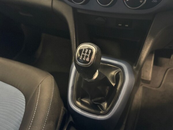 Used Hyundai i10 2015 for sale - 76223393: Photo 25
