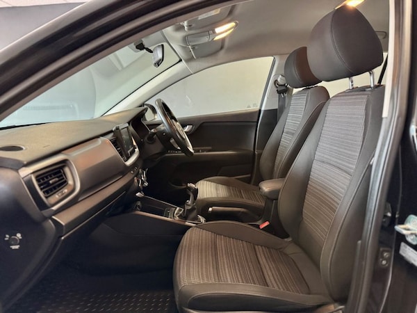 Used Kia Stonic 2018 for sale - 75597292: Photo 6