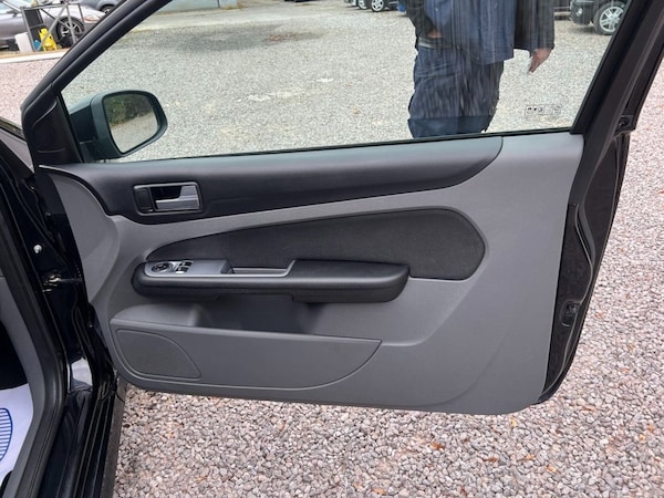 Used Ford Focus 2010 for sale - 75527950: Photo 22