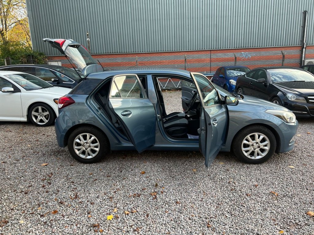 Used Hyundai i20 2017 for sale - 76367963: Photo 40