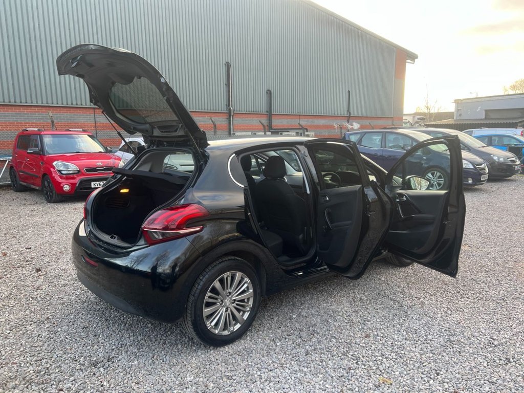 Used Peugeot 208 2018 for sale - 76910219: Photo 40