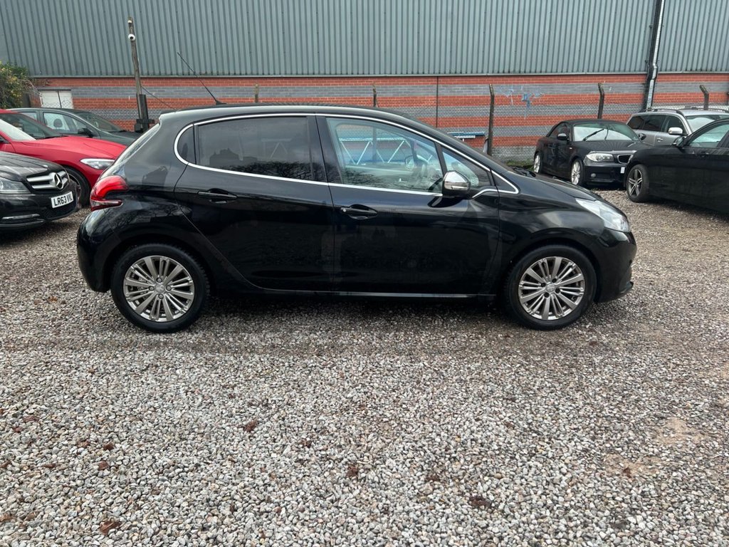 Used Peugeot 208 2018 for sale - 76910219: Photo 9