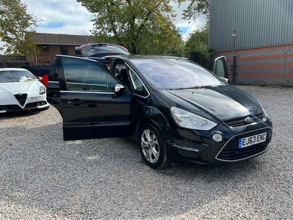 Used Ford S-Max 2013 for sale - 75642569: Photo 32