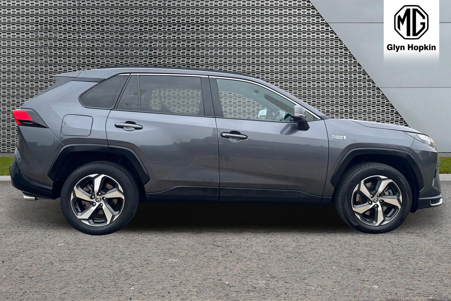 Used Toyota RAV4 2022 for sale - 76130704: Photo 2