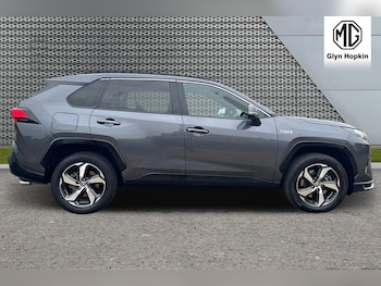 Used Toyota RAV4 2022 for sale - 76130704: Photo 2