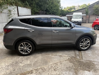 Used Hyundai Santa Fe 2017 for sale - 79352603: Photo