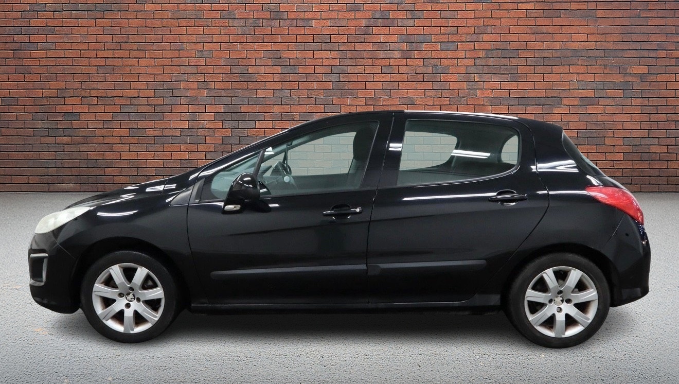 Used Peugeot 308 2011 for sale - 76854743: Photo 6