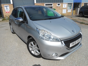 Peugeot - 208