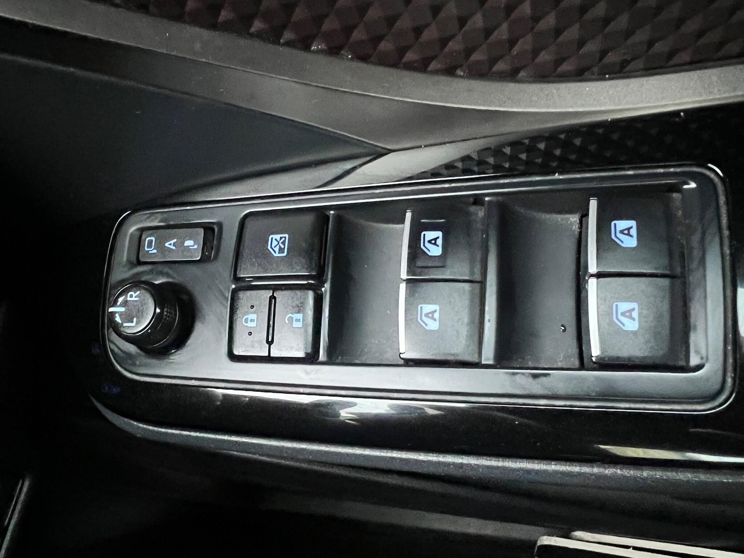 Used Toyota C-HR 2018 for sale - 77549647: Photo 15