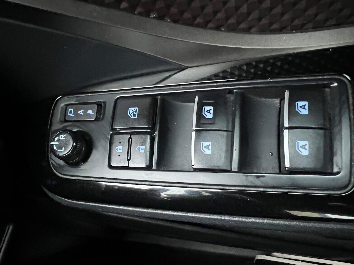 Used Toyota C-HR 2018 for sale - 77549647: Photo 16