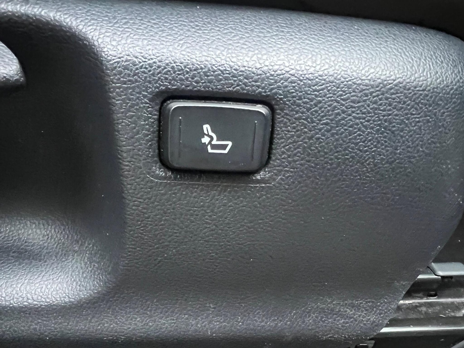 Used Toyota C-HR 2018 for sale - 77549647: Photo 18