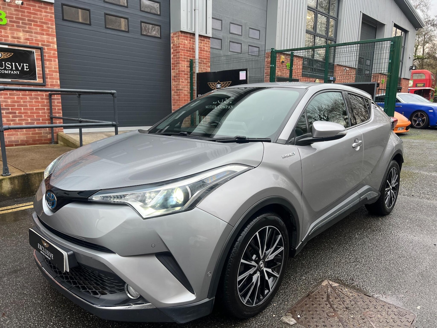 Used Toyota C-HR 2018 for sale - 77549647: Photo 3