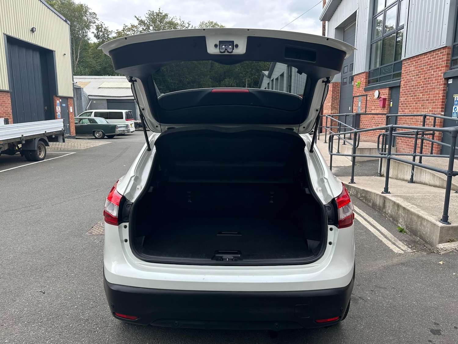 Used Nissan Qashqai 2017 for sale - 76094132: Photo 12