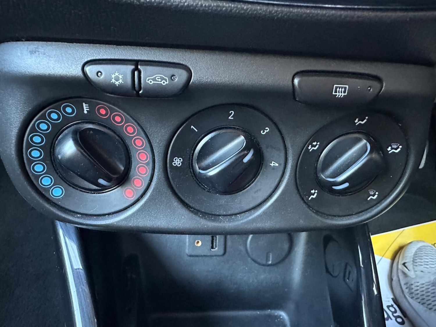 Used Vauxhall ADAM 2015 for sale - 76121319: Photo 29