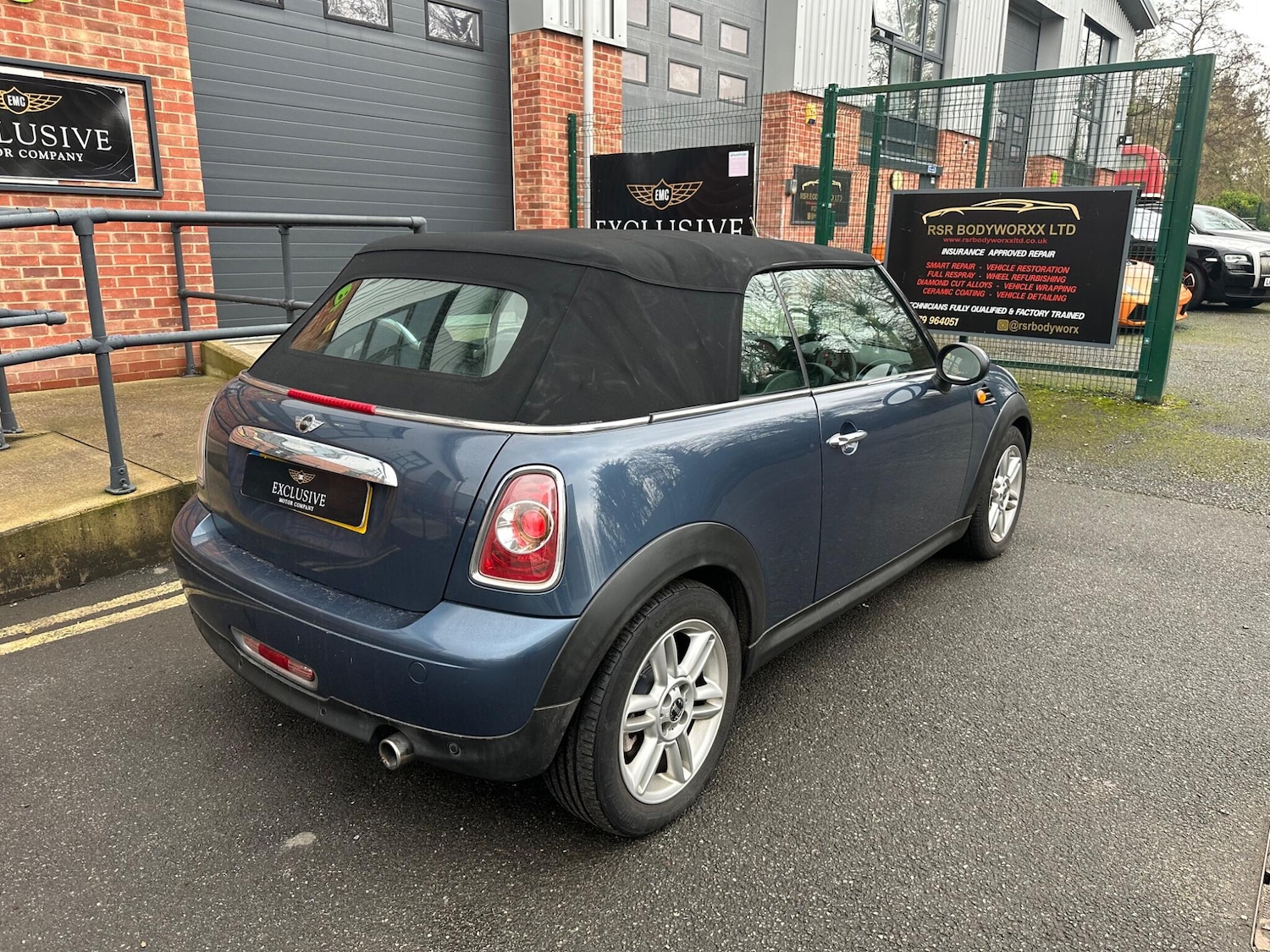 Used MINI Convertible 2010 for sale - 77376165: Photo 4