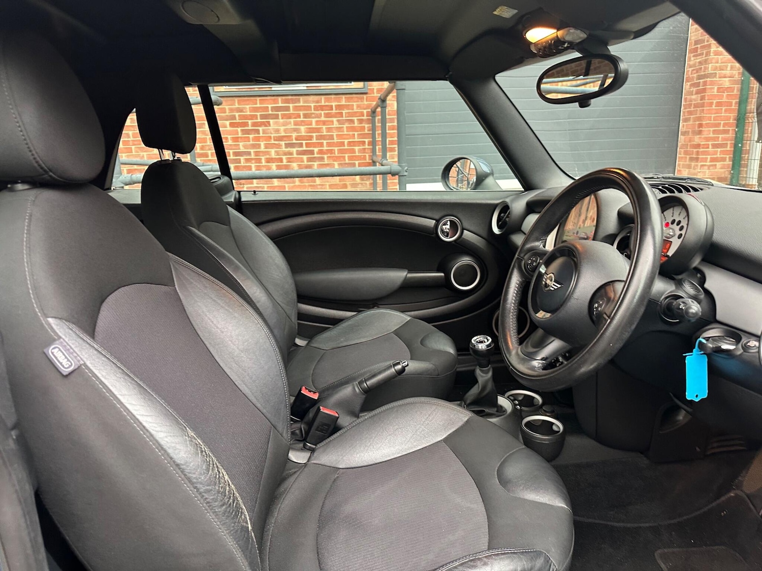 Used MINI Convertible 2010 for sale - 77376165: Photo 7