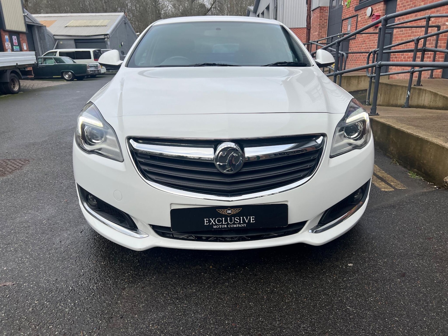 Used Vauxhall Insignia 2017 for sale - 77040632: Photo 2
