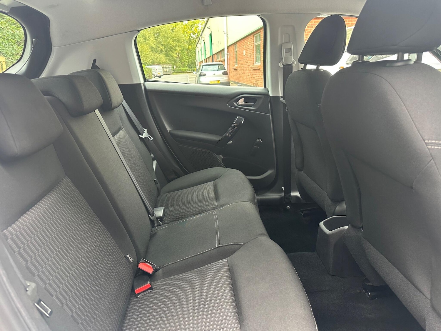 Used Peugeot 208 2016 for sale - 76094761: Photo 25
