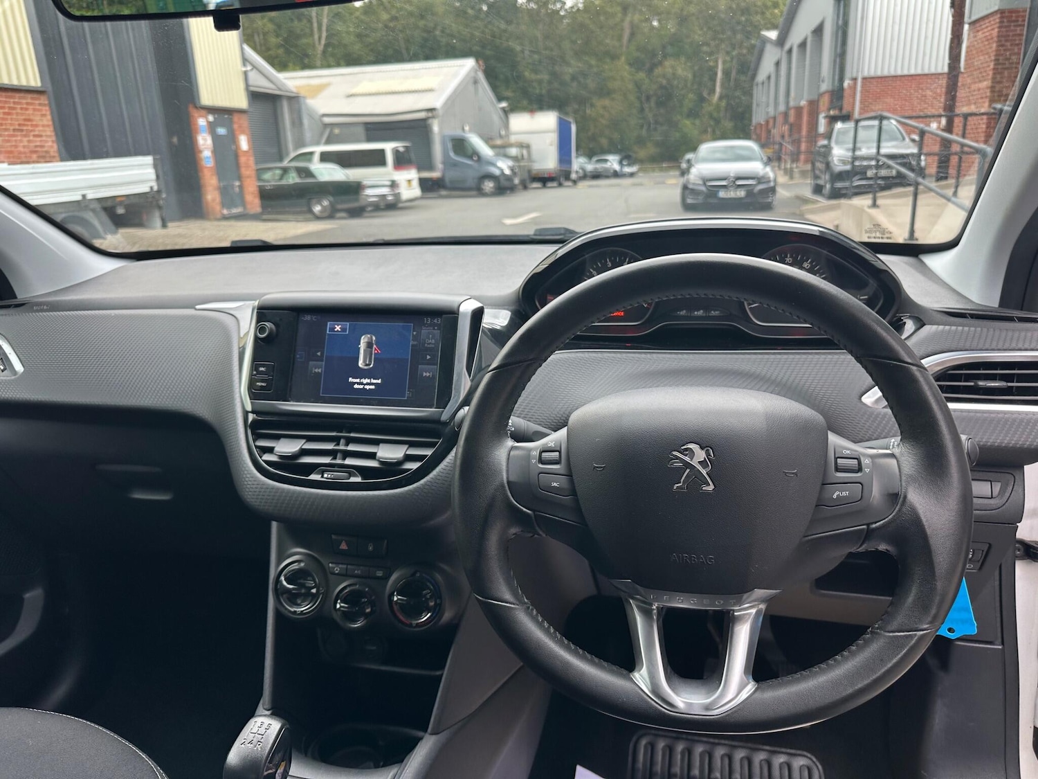 Used Peugeot 208 2016 for sale - 76094761: Photo 28