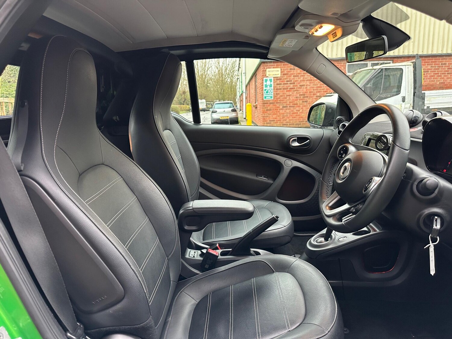 Used smart fortwo 2017 for sale - 77549648: Photo 13