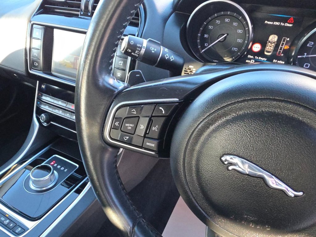 Used Jaguar XE 2015 for sale - 77133177: Photo 33