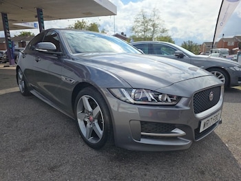 Used Jaguar XE 2017 for sale - 75739124: Photo