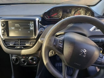 Used Peugeot 208 2014 for sale - 76973661: Photo