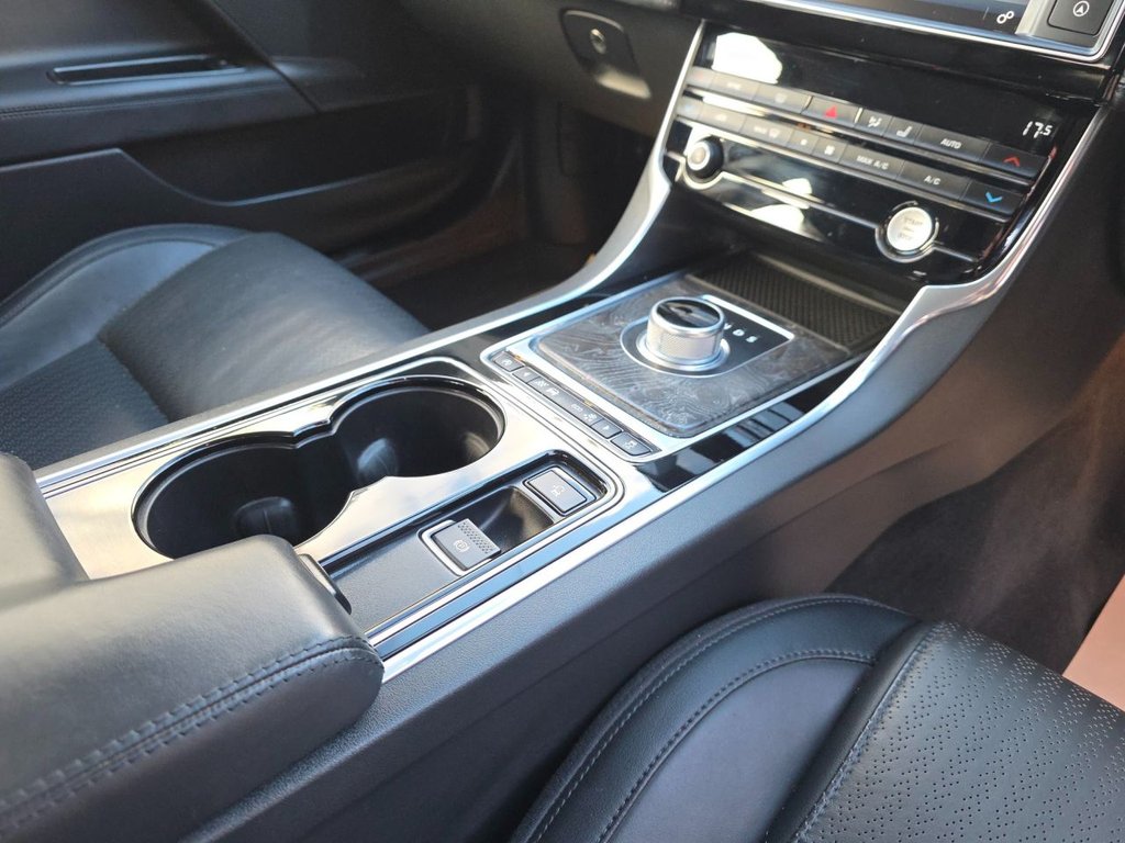 Used Jaguar XE 2016 for sale - 76496491: Photo 23