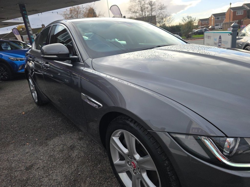 Used Jaguar XE 2016 for sale - 76496491: Photo 5