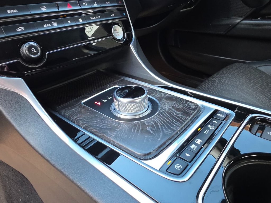 Used Jaguar XE 2016 for sale - 76496491: Photo 9