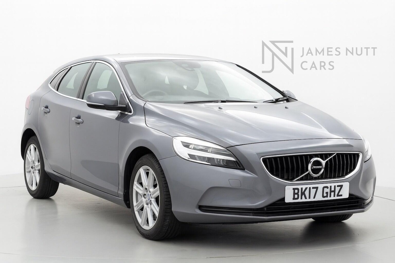 Used Volvo V40 2017 for sale - 76596945: Photo 1