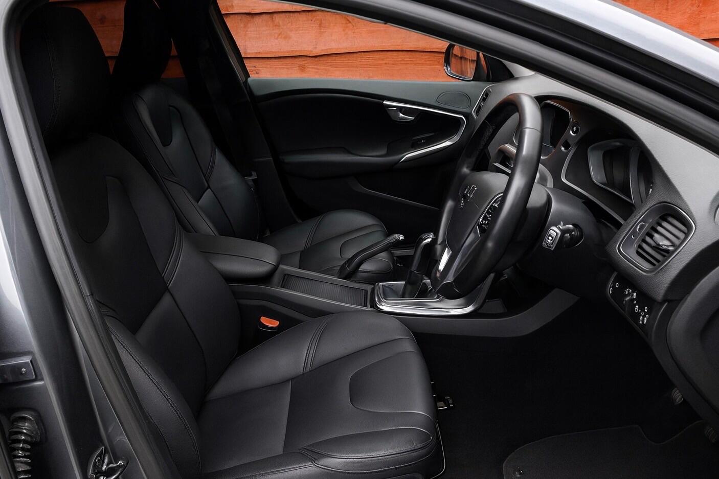 Used Volvo V40 2017 for sale - 76596945: Photo 3