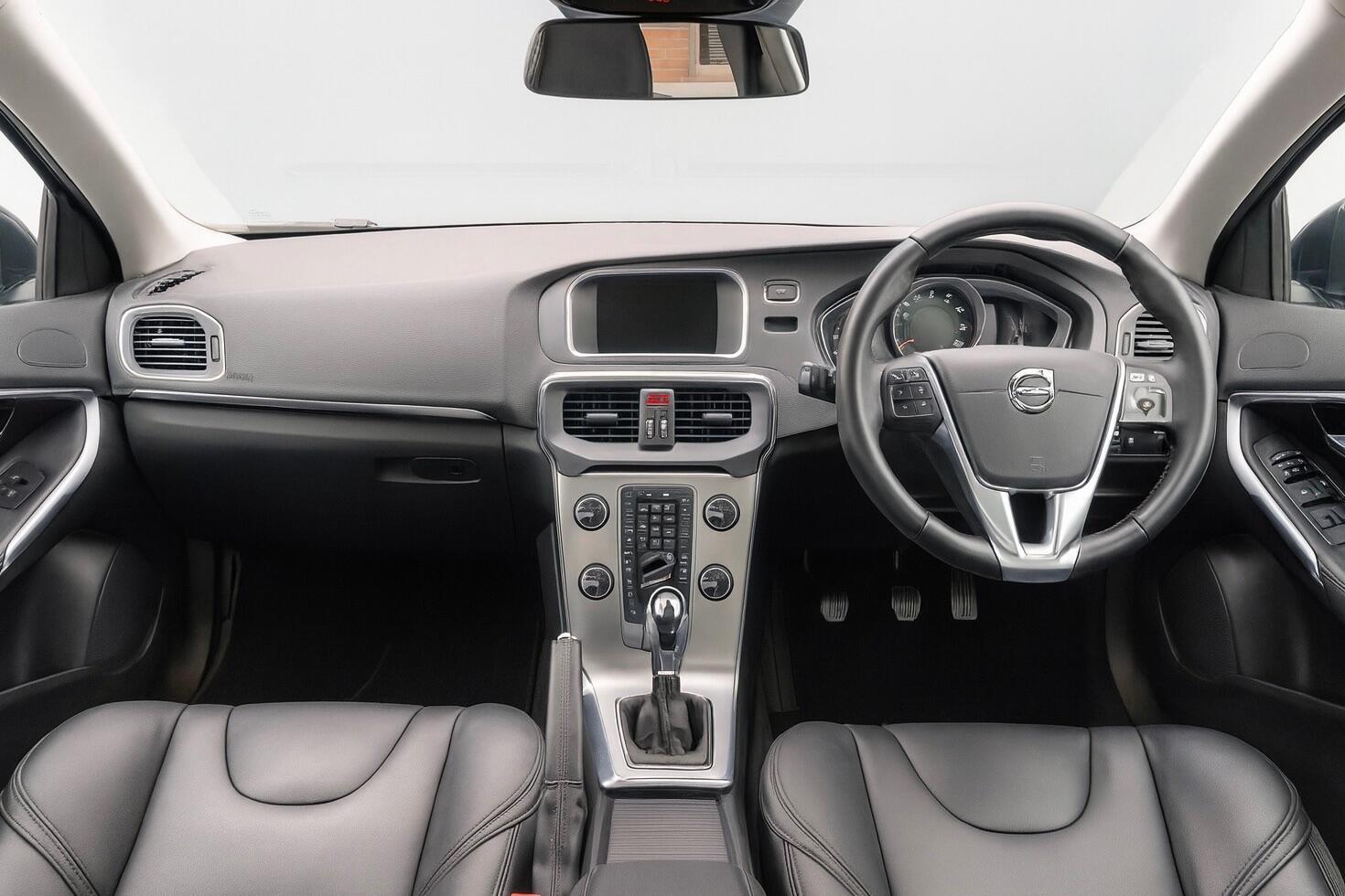 Used Volvo V40 2017 for sale - 76596945: Photo 4