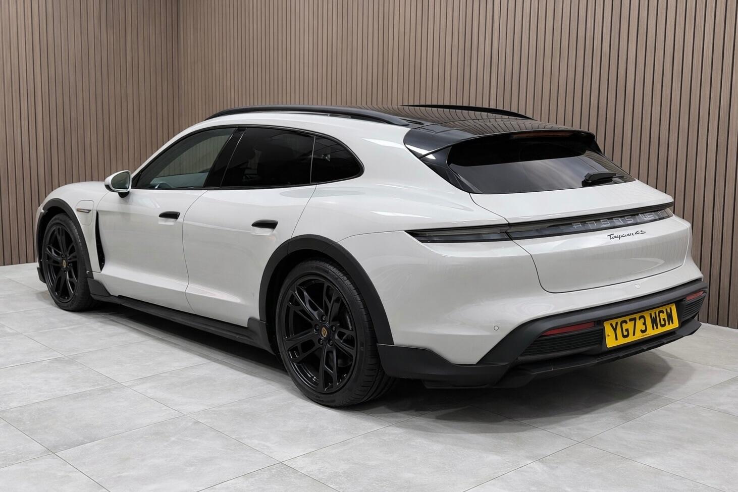 Used Porsche Taycan 2023 for sale - 77723119: Photo 2