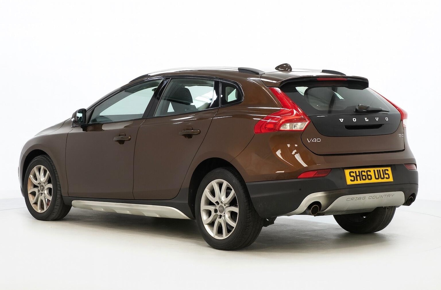Used Volvo V40 Cross Country 2016 for sale - 76122216: Photo 2